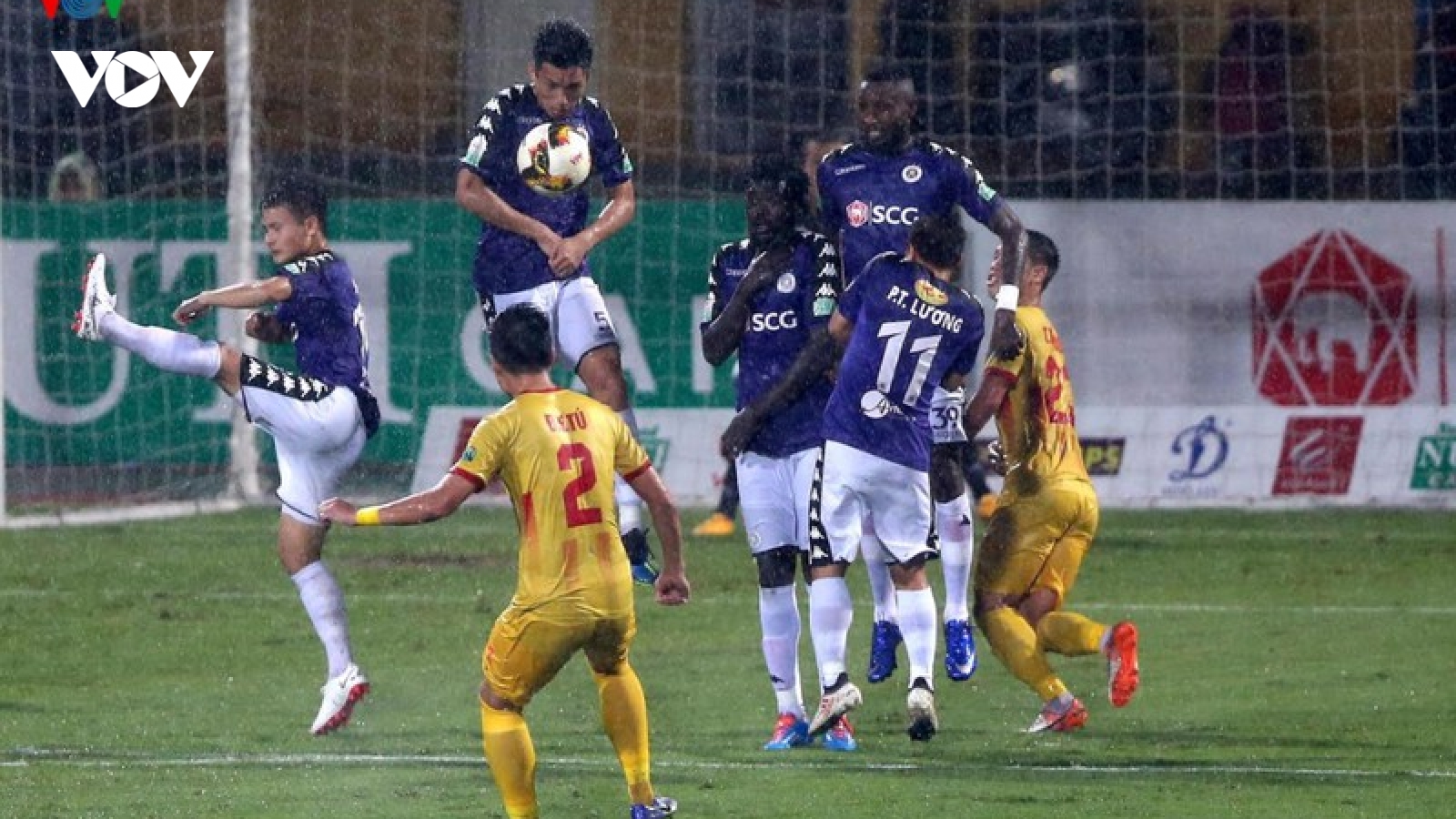 Ngày này năm xưa: Hà Nội FC và Nam Định tạo nên trận đấu "điên rồ"