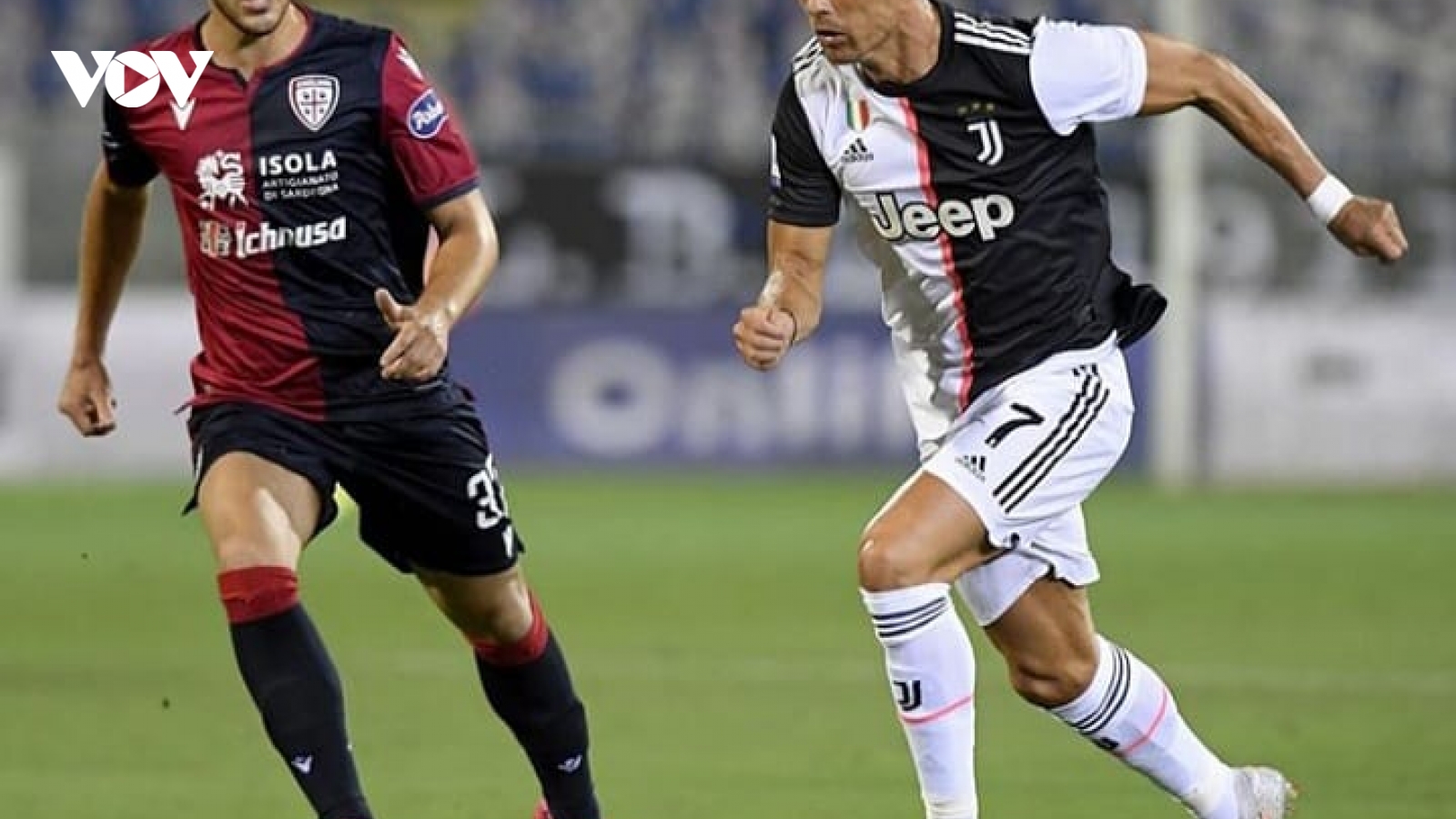 Juventus thảm bại, Ronaldo gần như hết cơ hội đoạt giày Vàng châu Âu