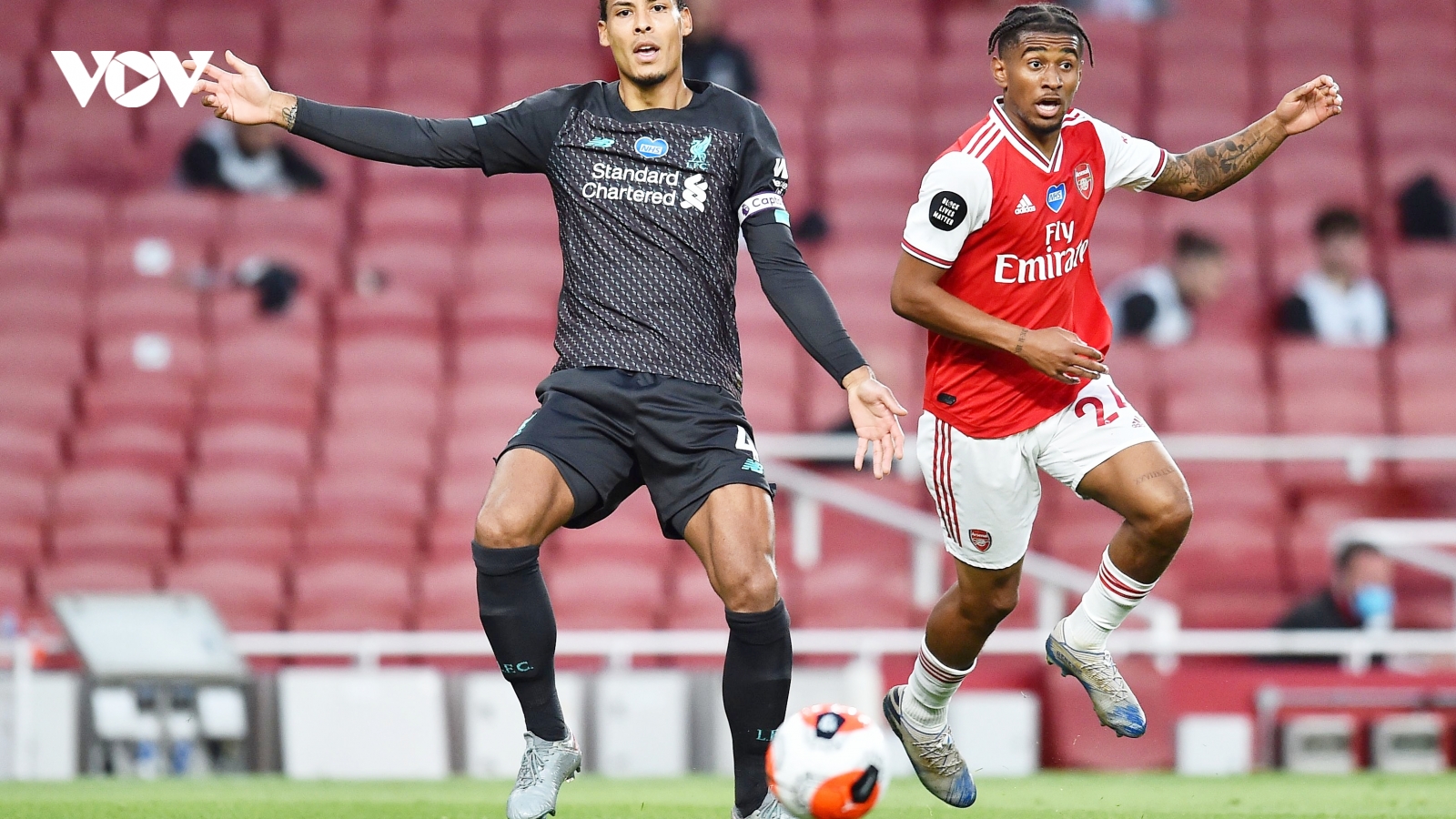 Liverpool hết cơ hội xô đổ kỷ lục của Man City sau trận thua Arsenal
