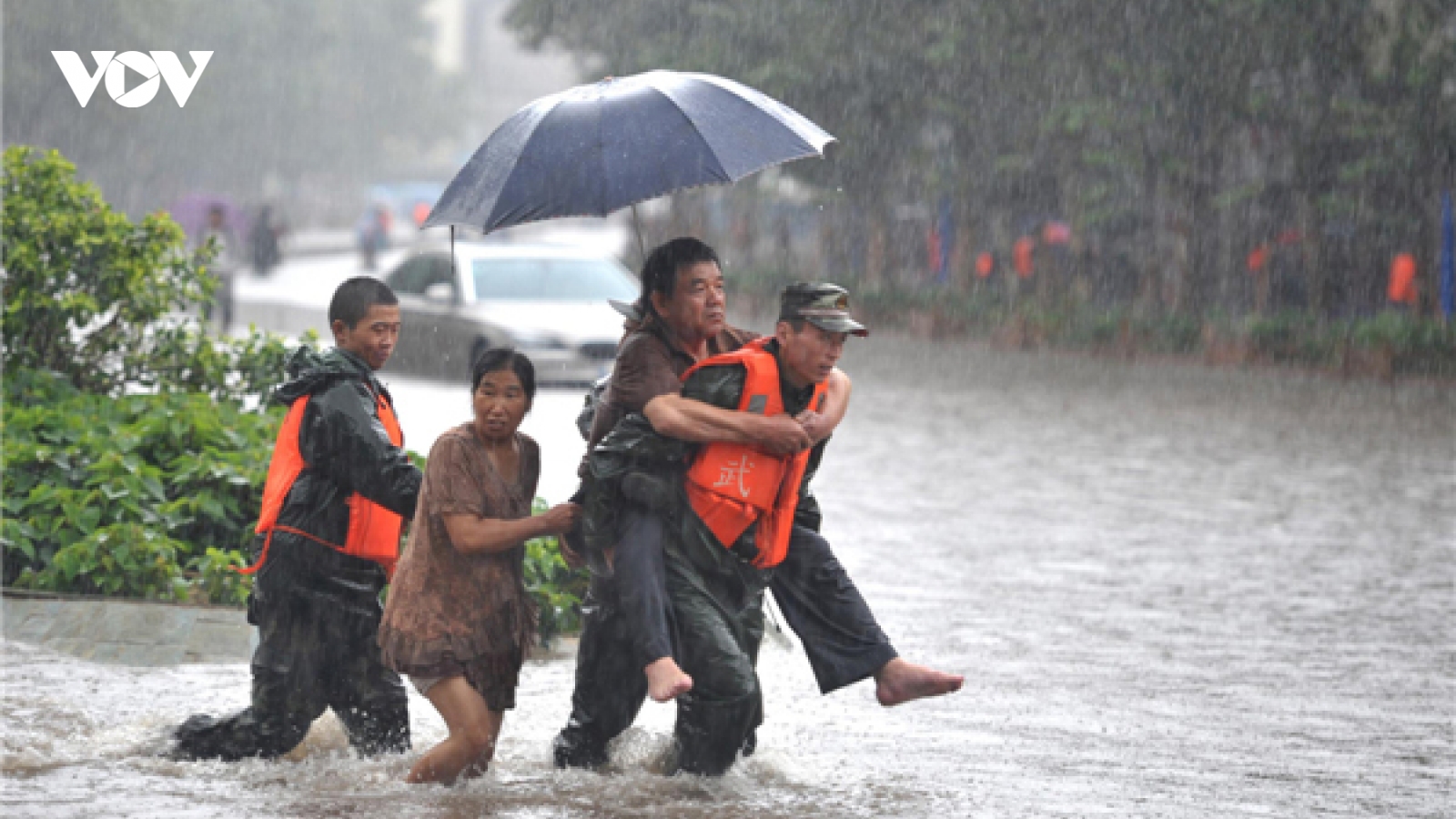 Chuyên gia Trung Quốc giải mã mưa lũ nghiêm trọng ở nước này