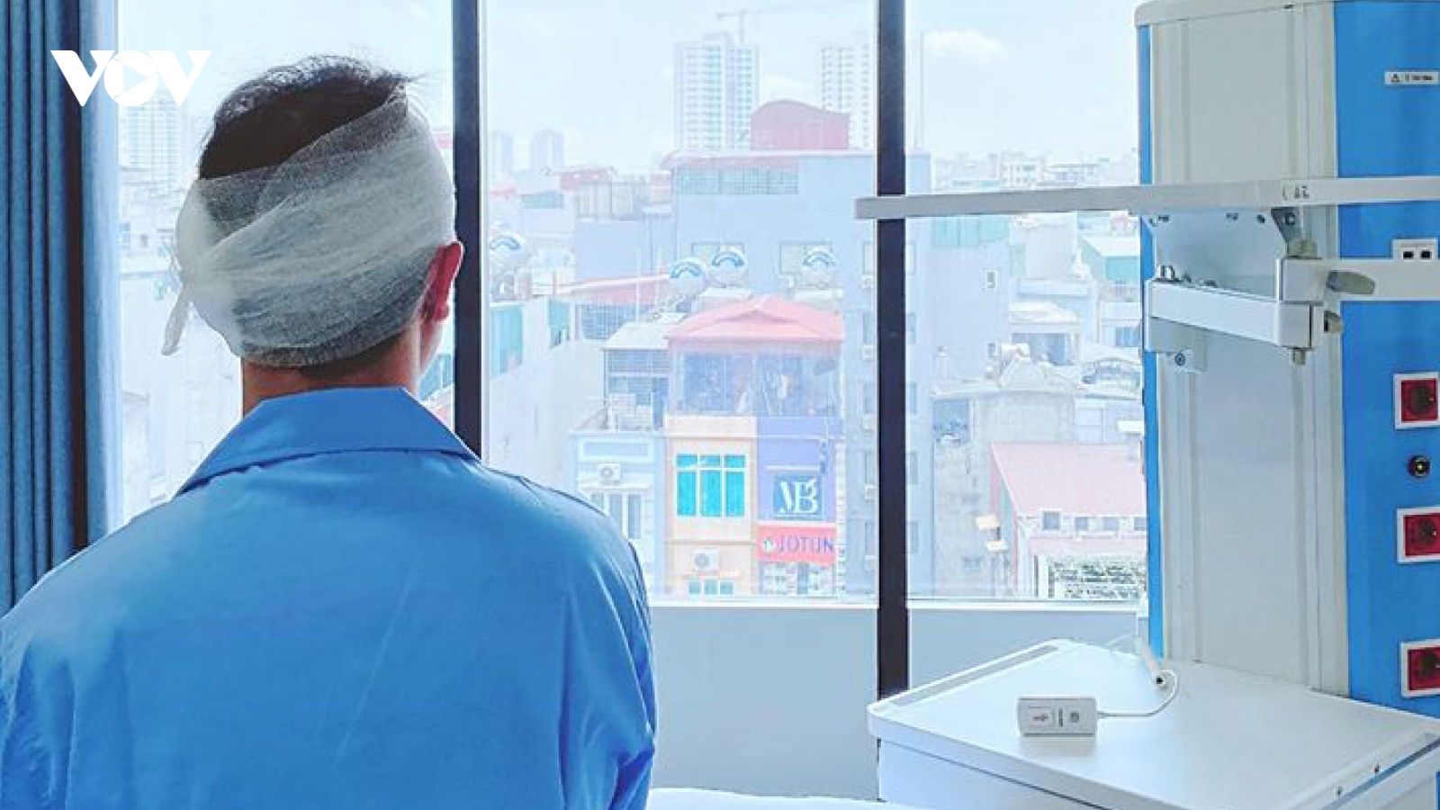 Ca sĩ Đăng Khôi nhập viện phẫu thuật viêm tai cấp