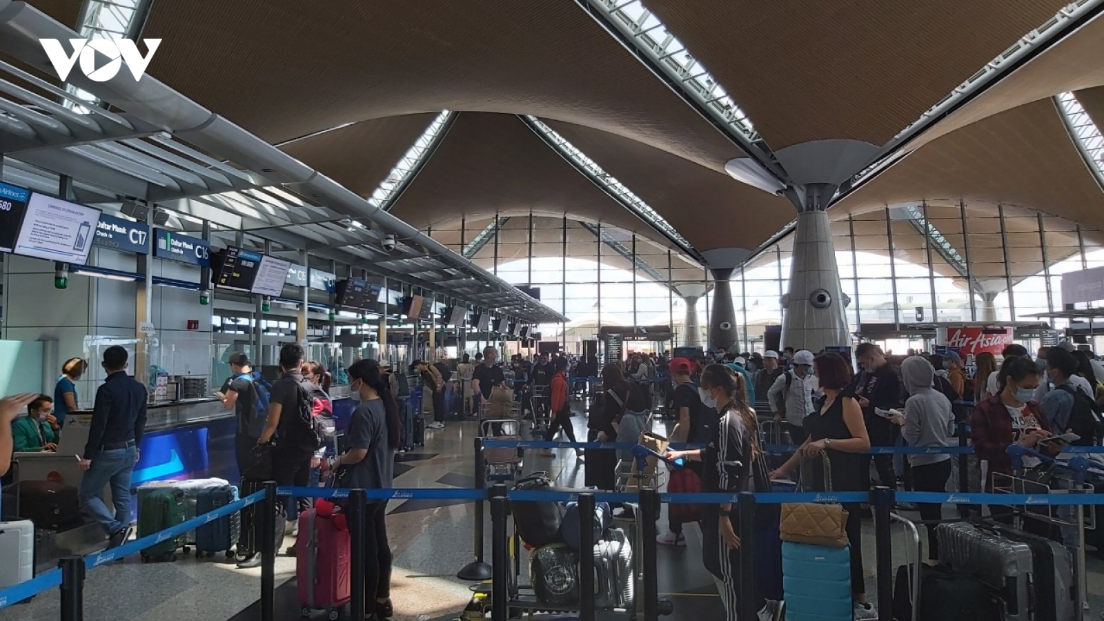 Hơn 300 công dân Việt Nam ở Malaysia được đưa về nước