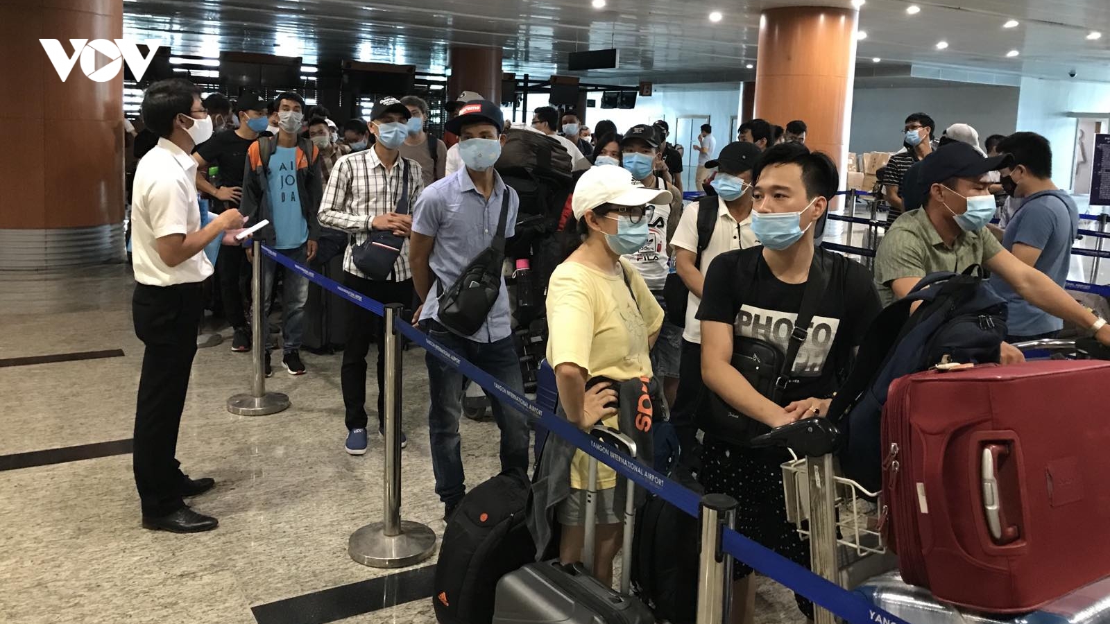 Đưa gần 240 công dân Việt Nam từ Myanmar về nước