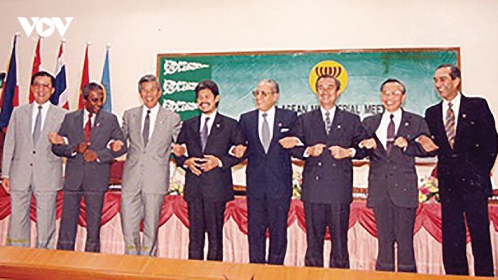 25 năm gia nhập ASEAN: Việt Nam bước qua những rào cản