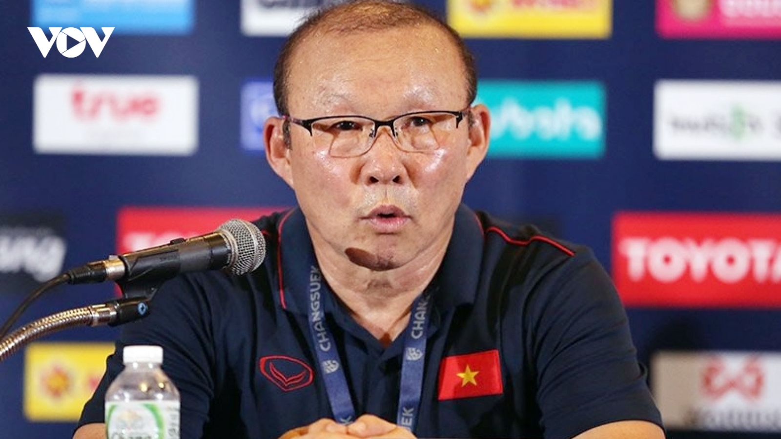 V-League 2020 tạm hoãn: Hà Nội FC mừng, nhưng thầy Park thì không