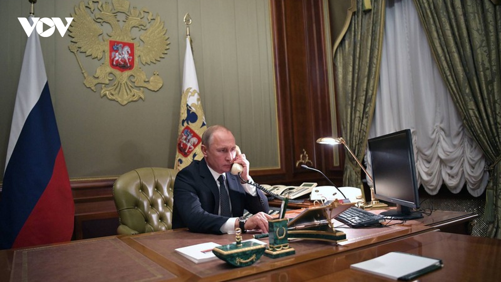 Tổng thống Nga và Ukraine điện đàm về thỏa thuận ngừng bắn
