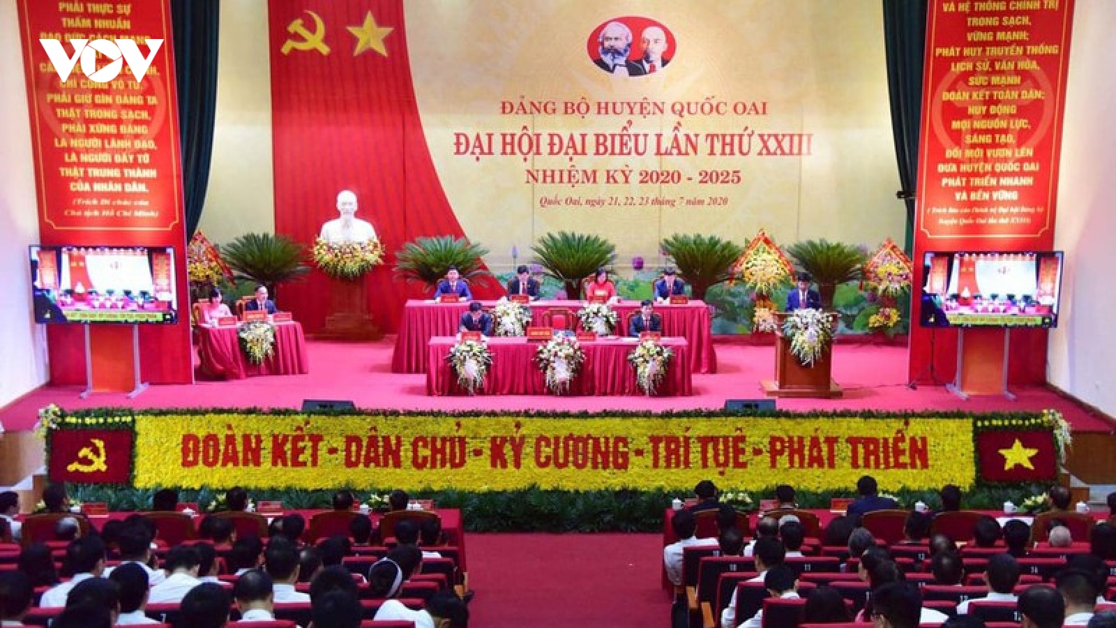 Ông Vương Đình Huệ dự Đại hội đại biểu Đảng bộ huyện Quốc Oai
