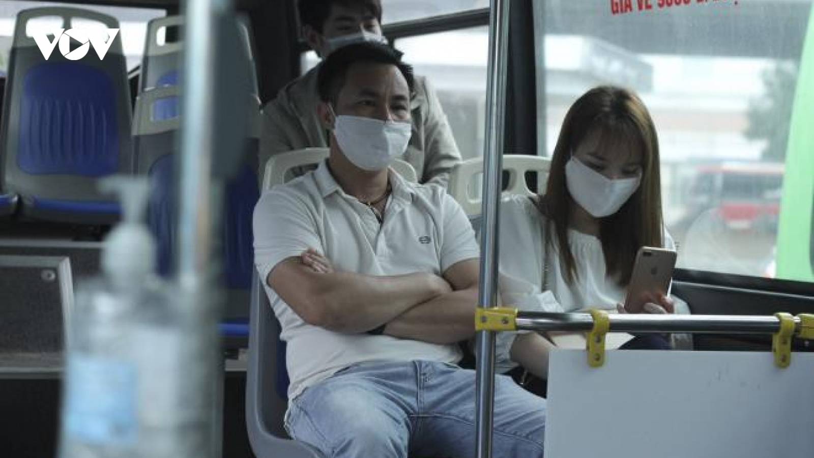 Tài xế, hành khách phải đeo khẩu trang tại nhà ga và trên xe