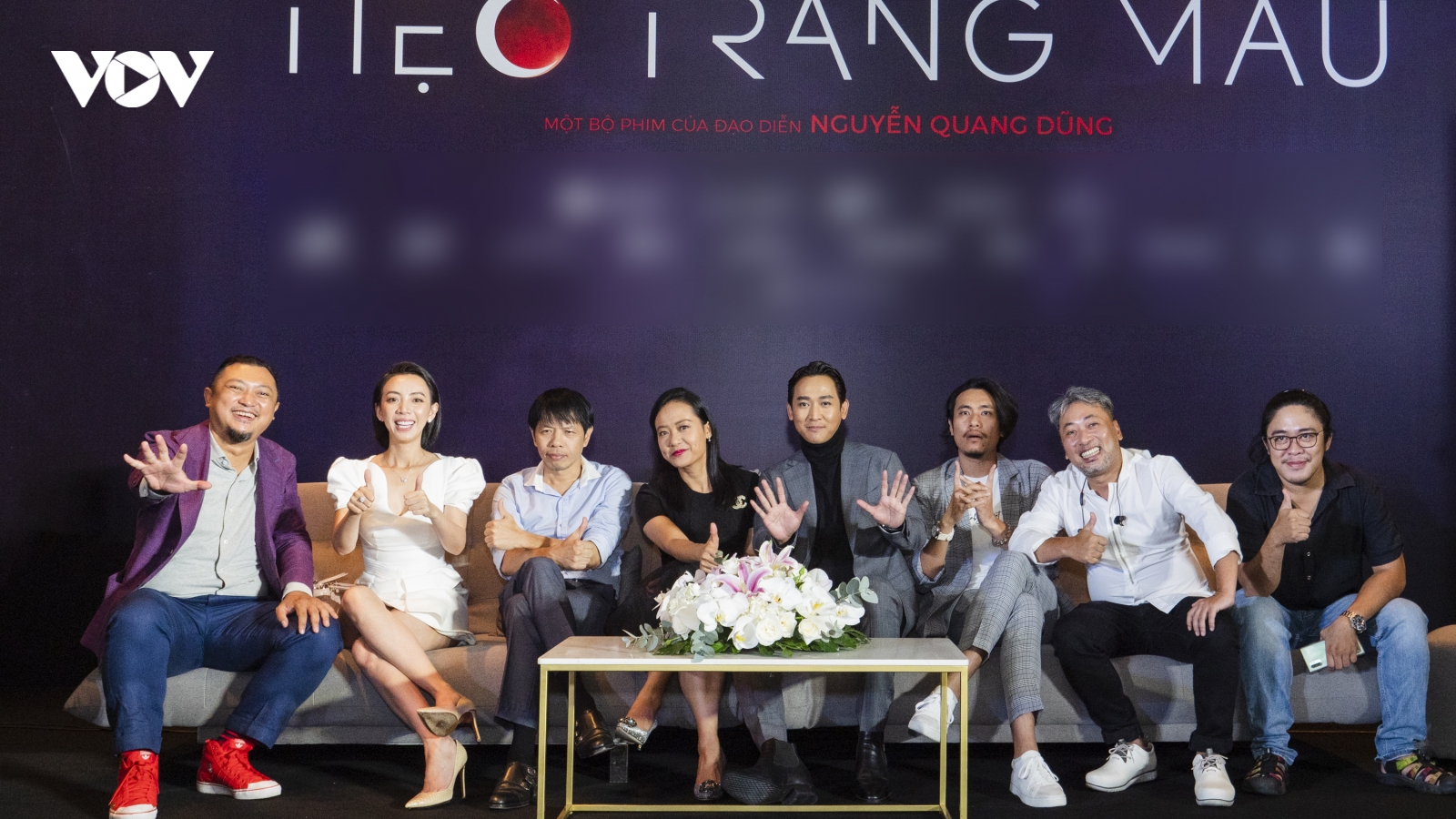 Tự cách ly vì Covid-19, Kaity Nguyễn họp báo “Tiệc trăng máu” qua mạng