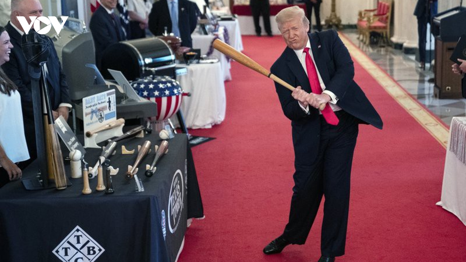 Tỷ lệ việc làm ở Mỹ lại tăng: Trump “đổi vận”, Biden chưa thể vội mừng