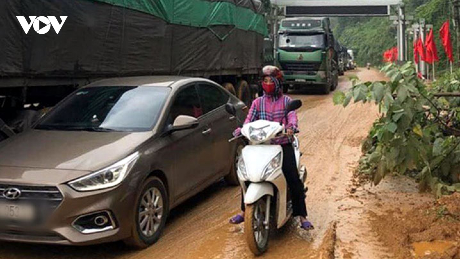 Thông xe tạm thời QL2 đoạn qua Hà Giang sau mưa lớn