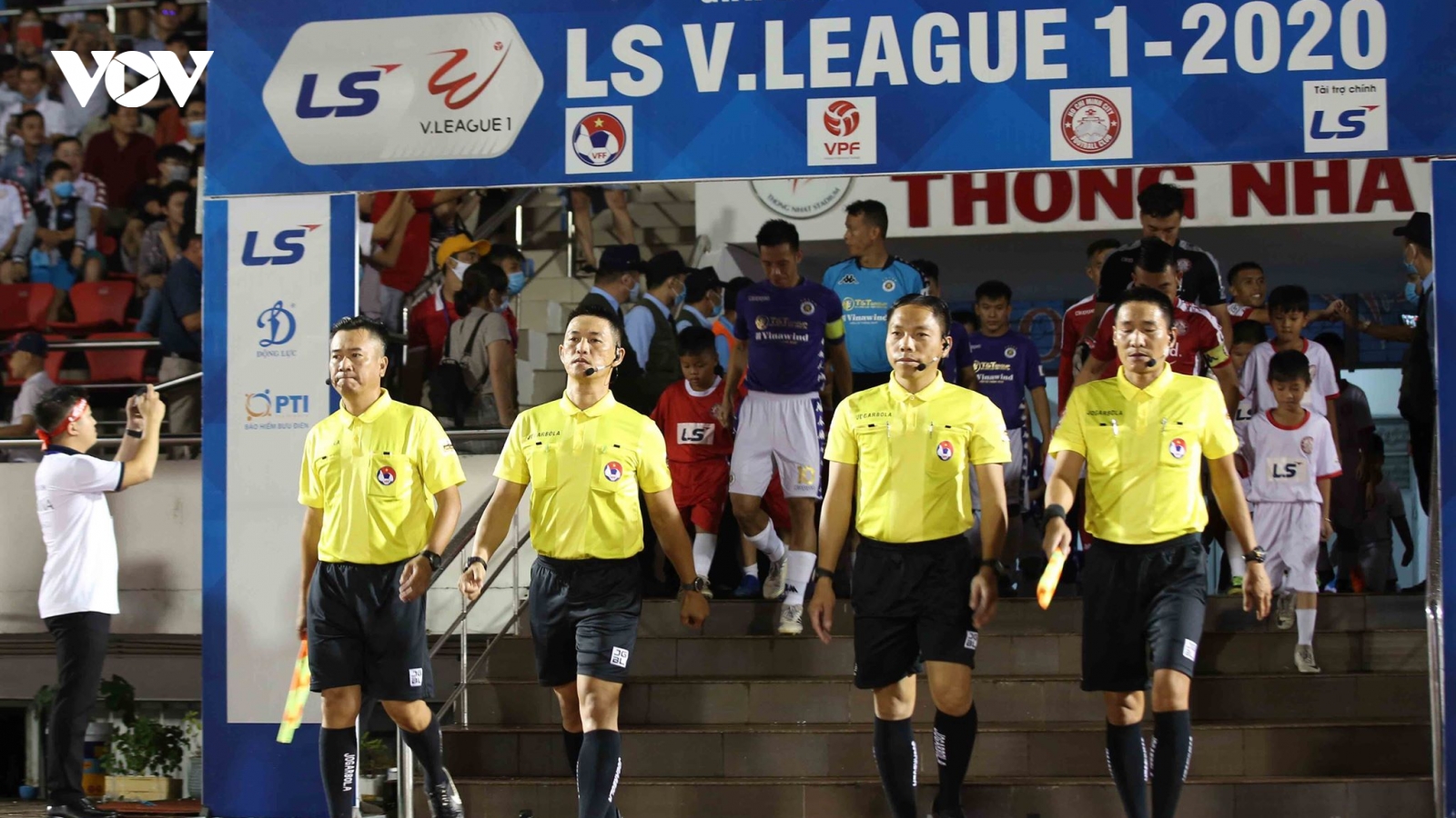 Kỷ luật tổ trọng tài trận TPHCM 0-3 Hà Nội FC
