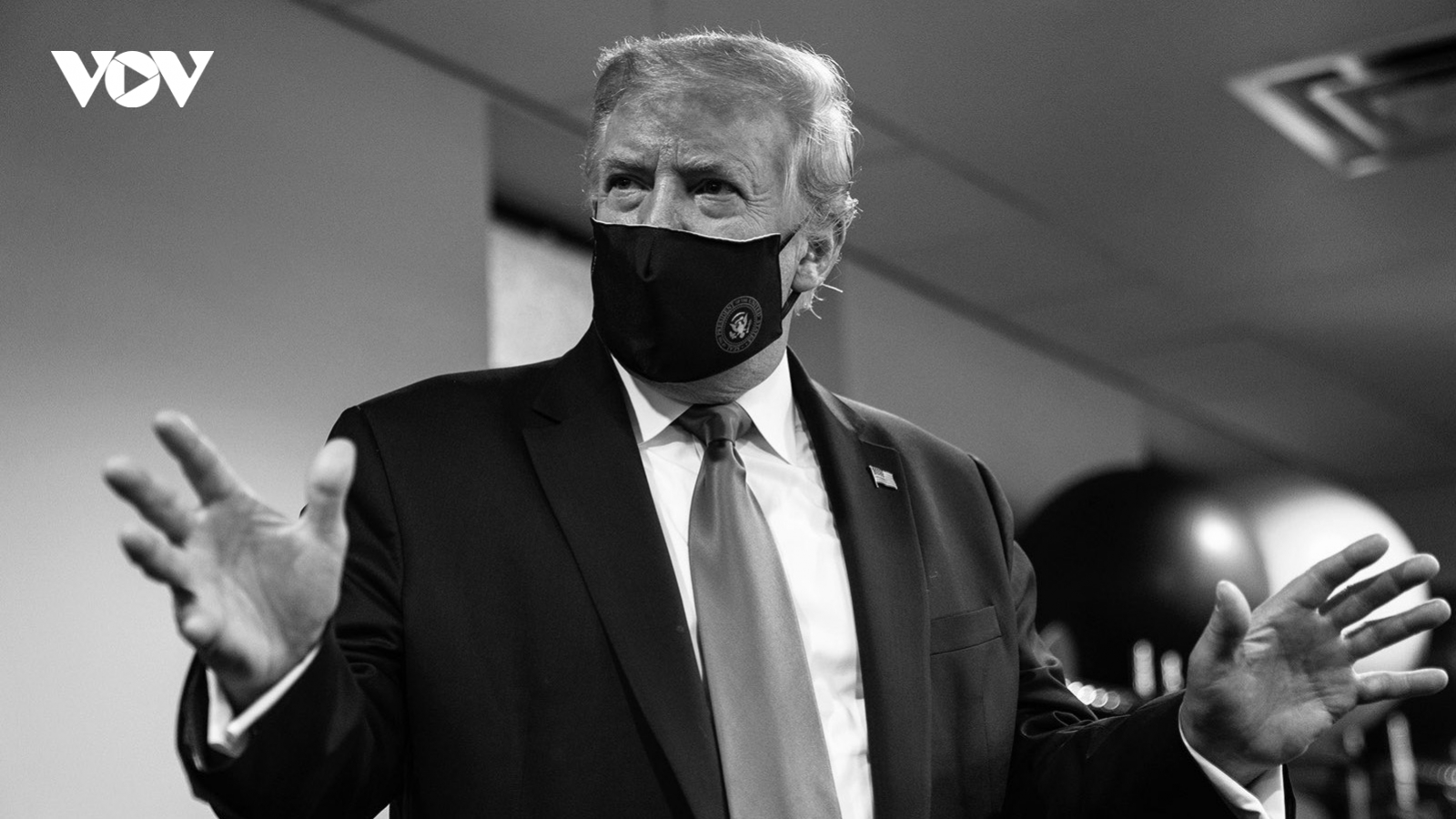 Tổng thống Trump đăng ảnh đeo khẩu trang, gọi đó là hành động yêu nước