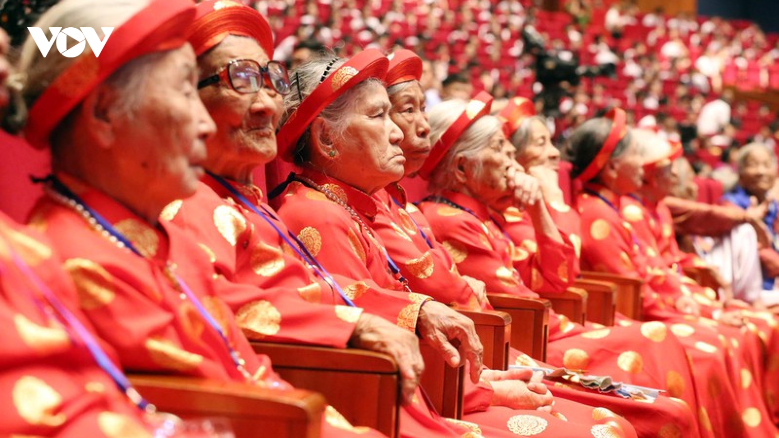 Hình ảnh xúc động gặp mặt Bà mẹ Việt Nam Anh hùng toàn quốc năm 2020