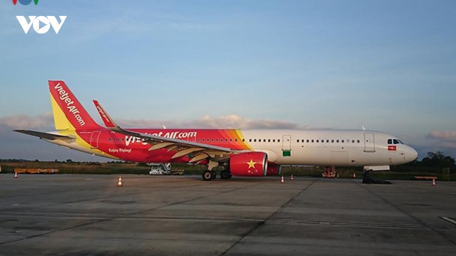 Đưa hơn 240 công dân Việt Nam từ Singapore về nước