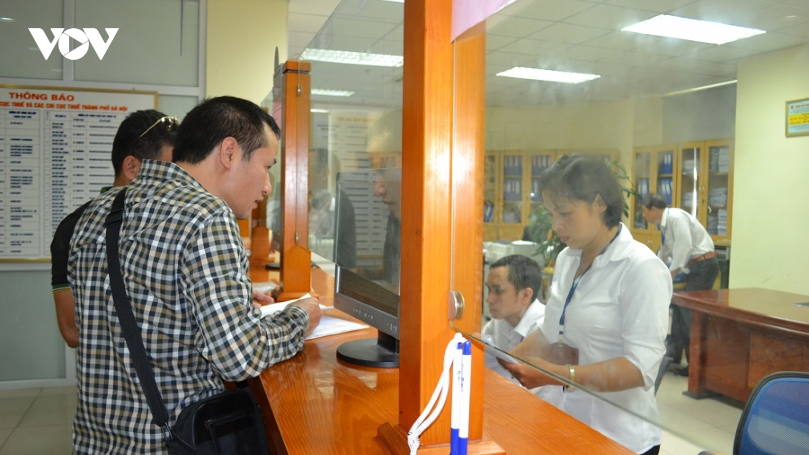 Vì sao nhiều DN không “mặn mà” làm hồ sơ gia hạn tiền thuế và tiền thuê đất?
