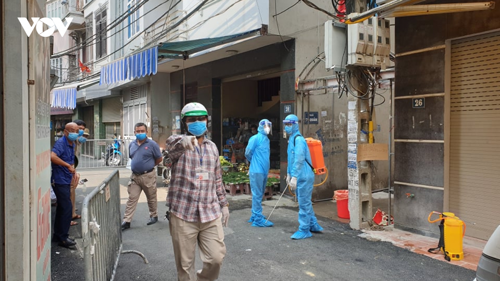 Hà Nội tiến hành khử khuẩn khu vực có ca nghi mắc Covid-19
