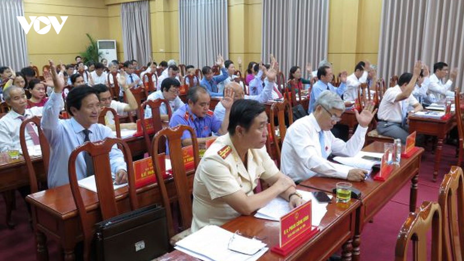 Miễn nhiệm chức Chủ tịch UBND tỉnh Quảng Ngãi với ông Trần Ngọc Căng