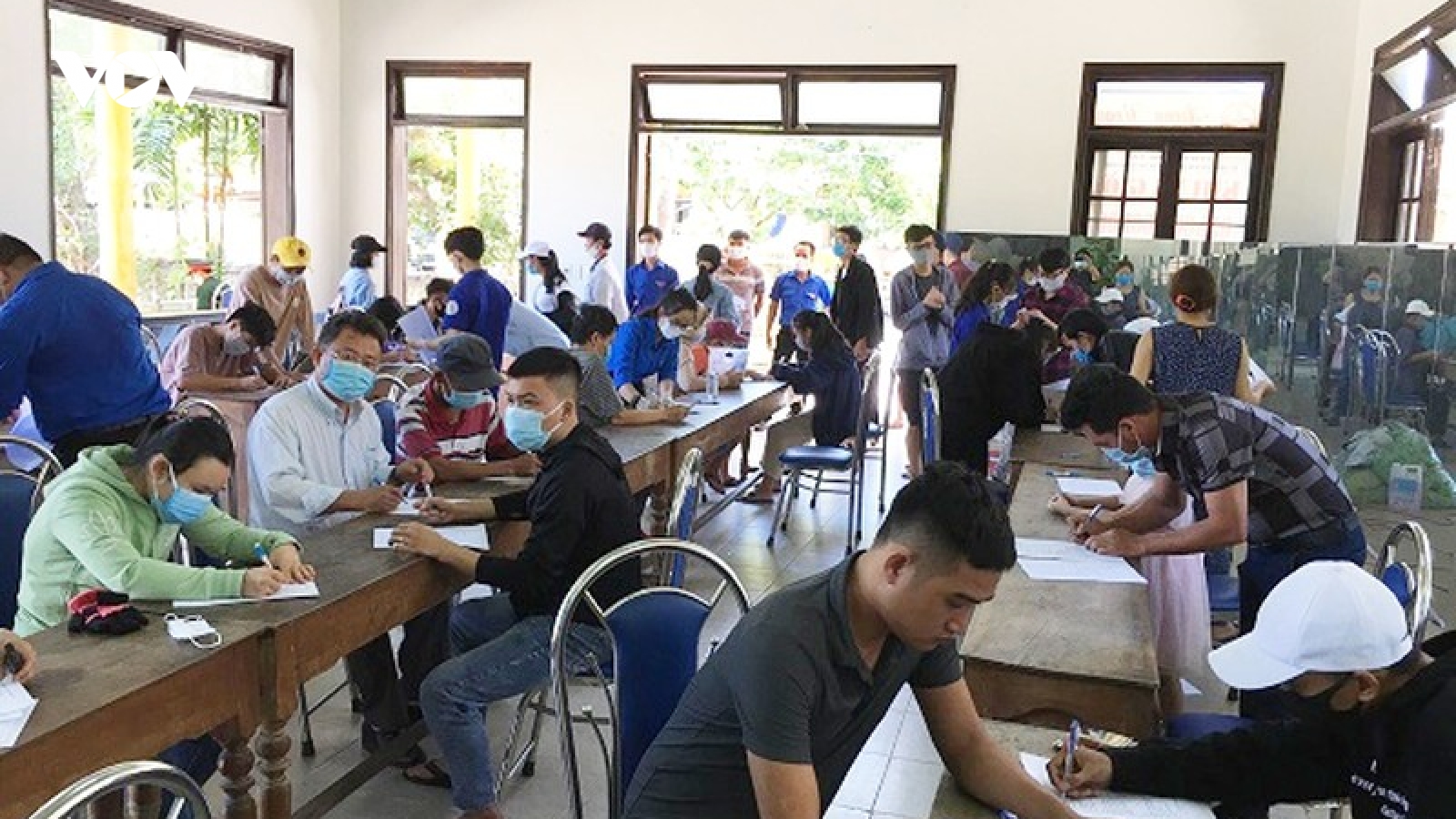Cách ly 2 người Trung Quốc đi xe máy từ Đà Nẵng ra Huế