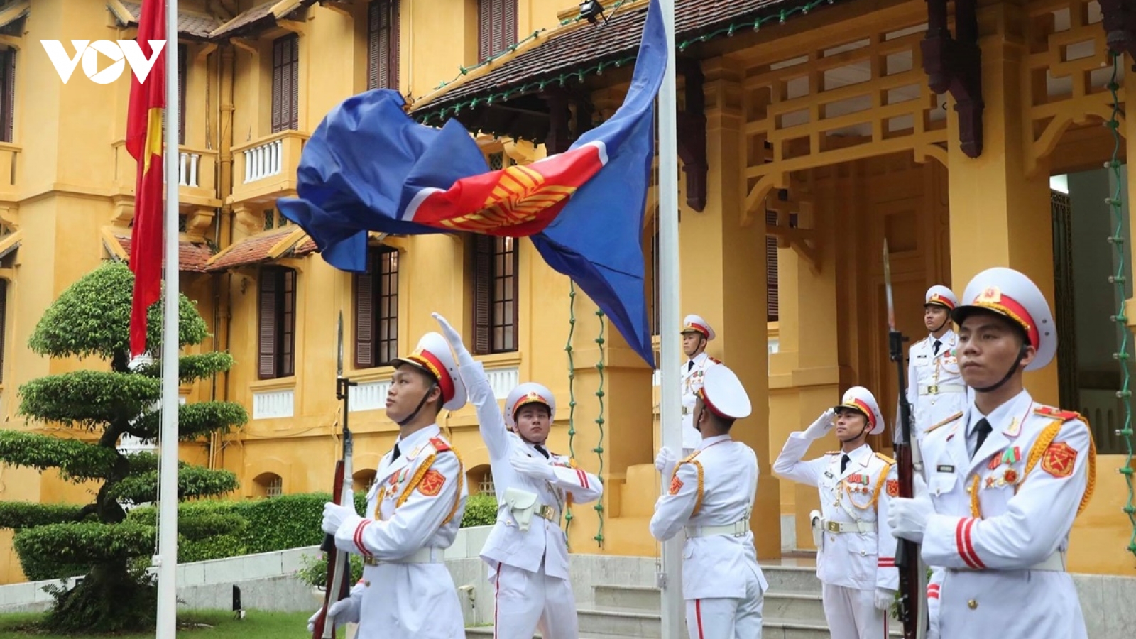 Toàn cảnh Lễ thượng cờ kỷ niệm 53 năm thành lập ASEAN