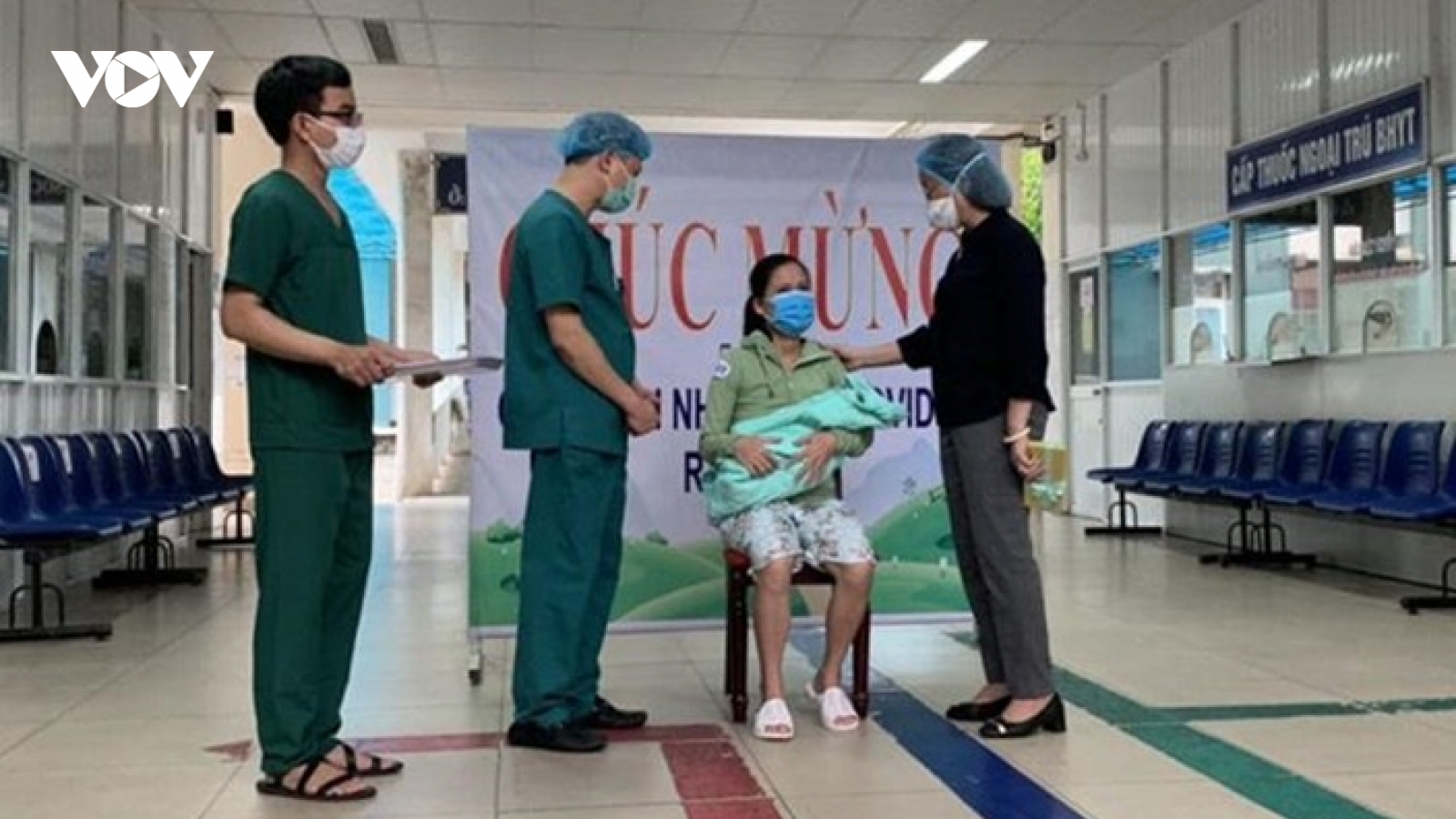 Mẹ con sản phụ mắc Covid-19 ở Đà Nẵng xuất viện sau 3 lần âm tính