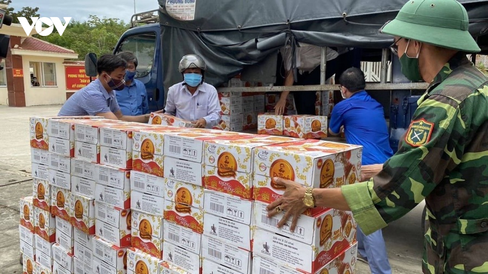 Trà Thanh Nhiệt Dr Thanh tiếp sức cho đồng bào, chiến sĩ tại Quảng Nam