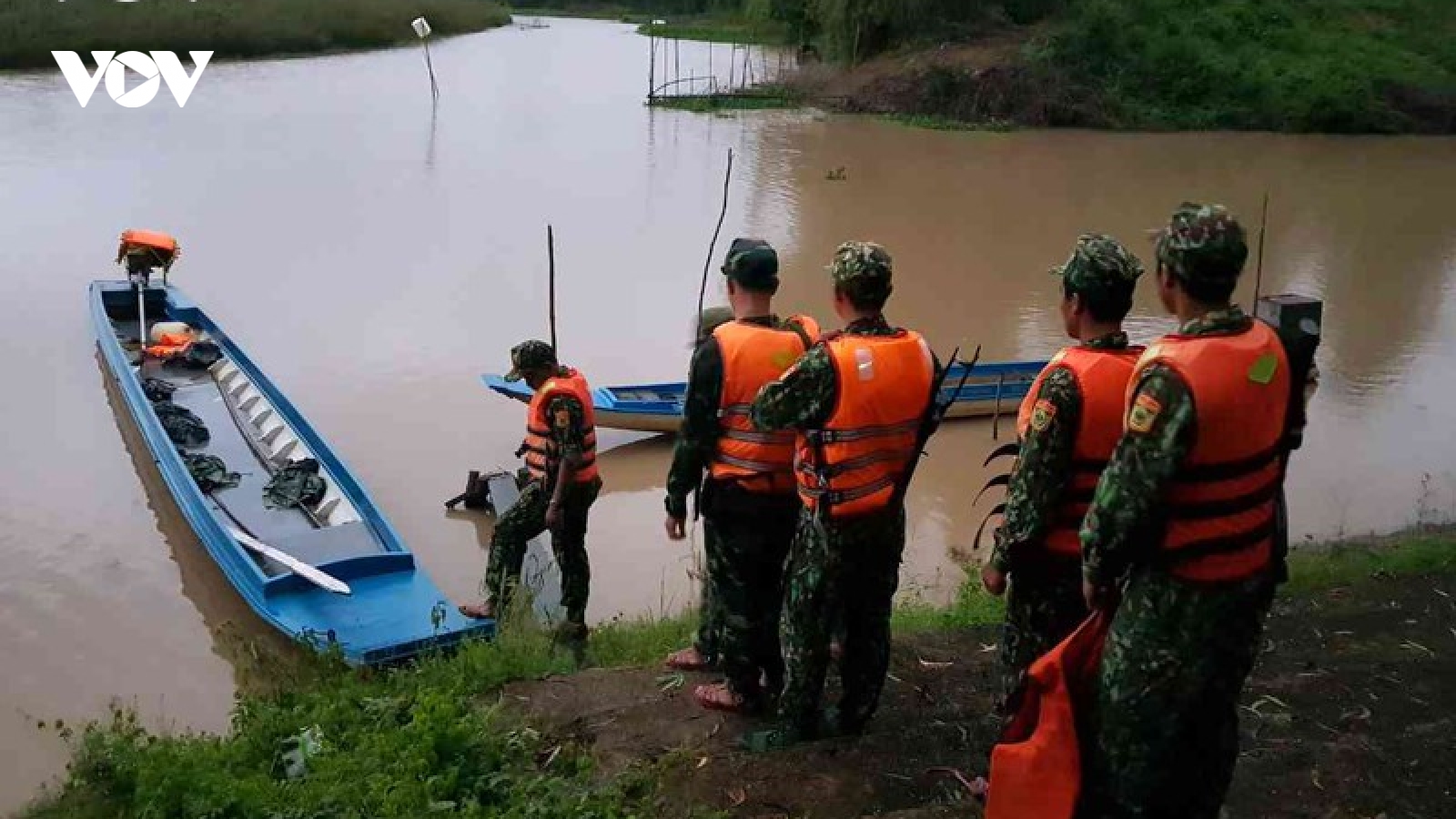 Bộ đội tuần tra, bám chốt ngăn dịch Covid-19 ở biên giới Tây Nam