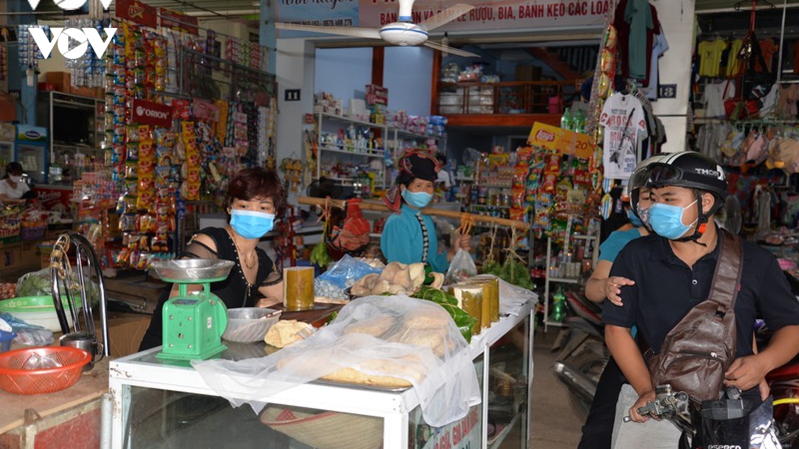 Người dân Sơn La chấp hành tốt việc đeo khẩu trang phòng, chống Covid-19