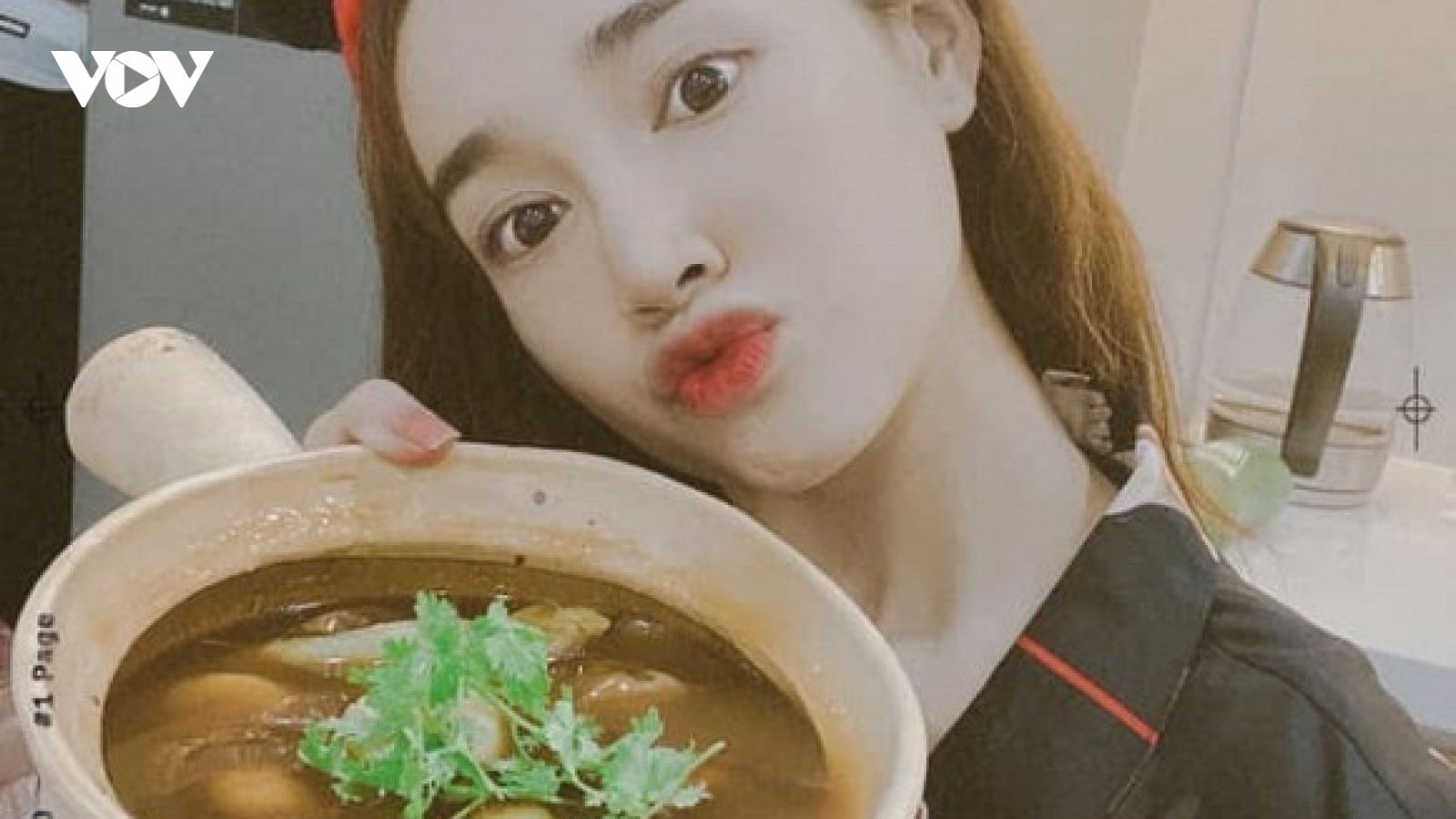 Chuyện showbiz: Nhã Phương làm thơ “dằn mặt” chồng vì tối về muộn