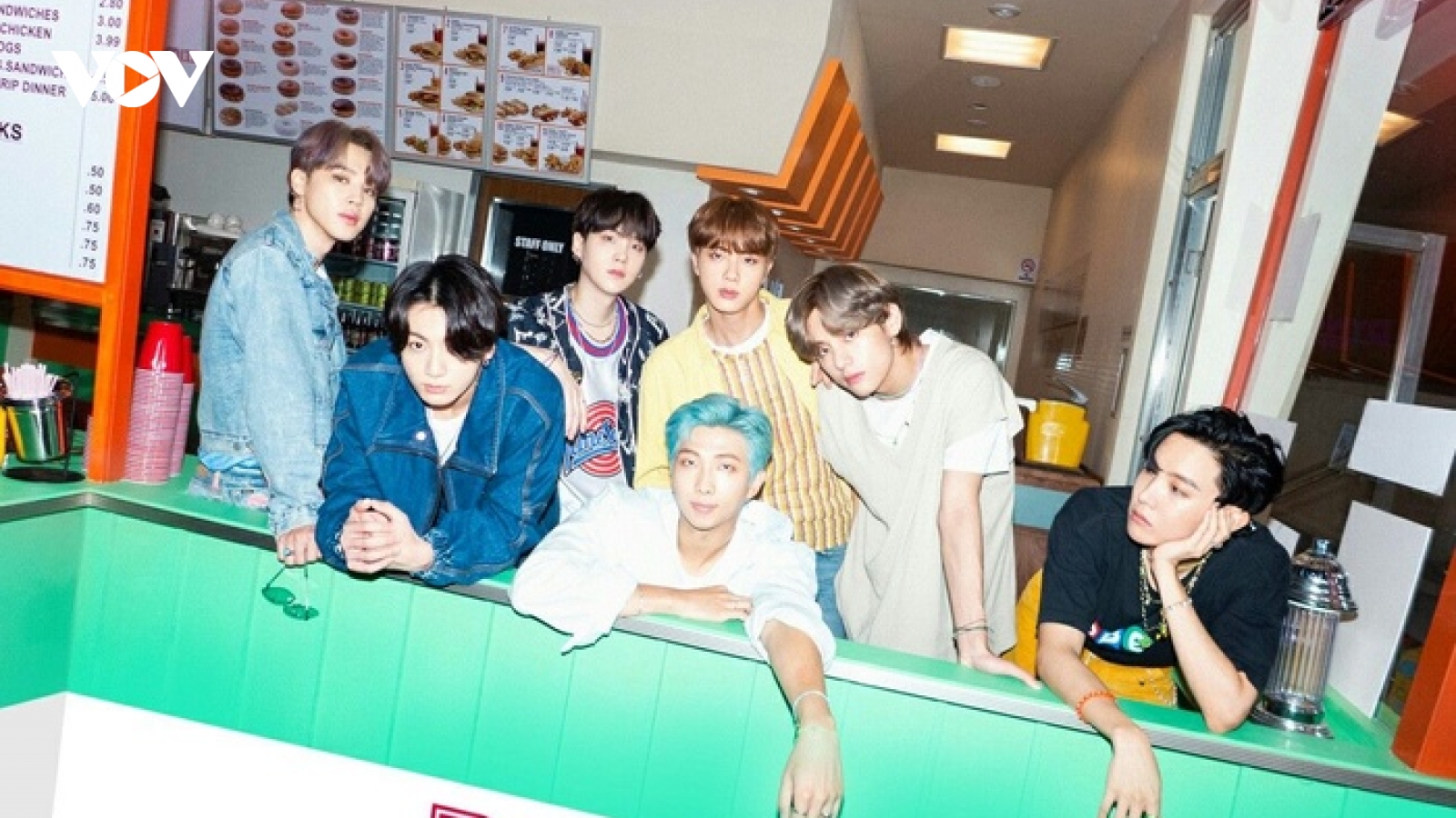 BTS tung loạt ảnh mới sau khi xô đổ hàng loạt kỷ lục với “Dynamite”