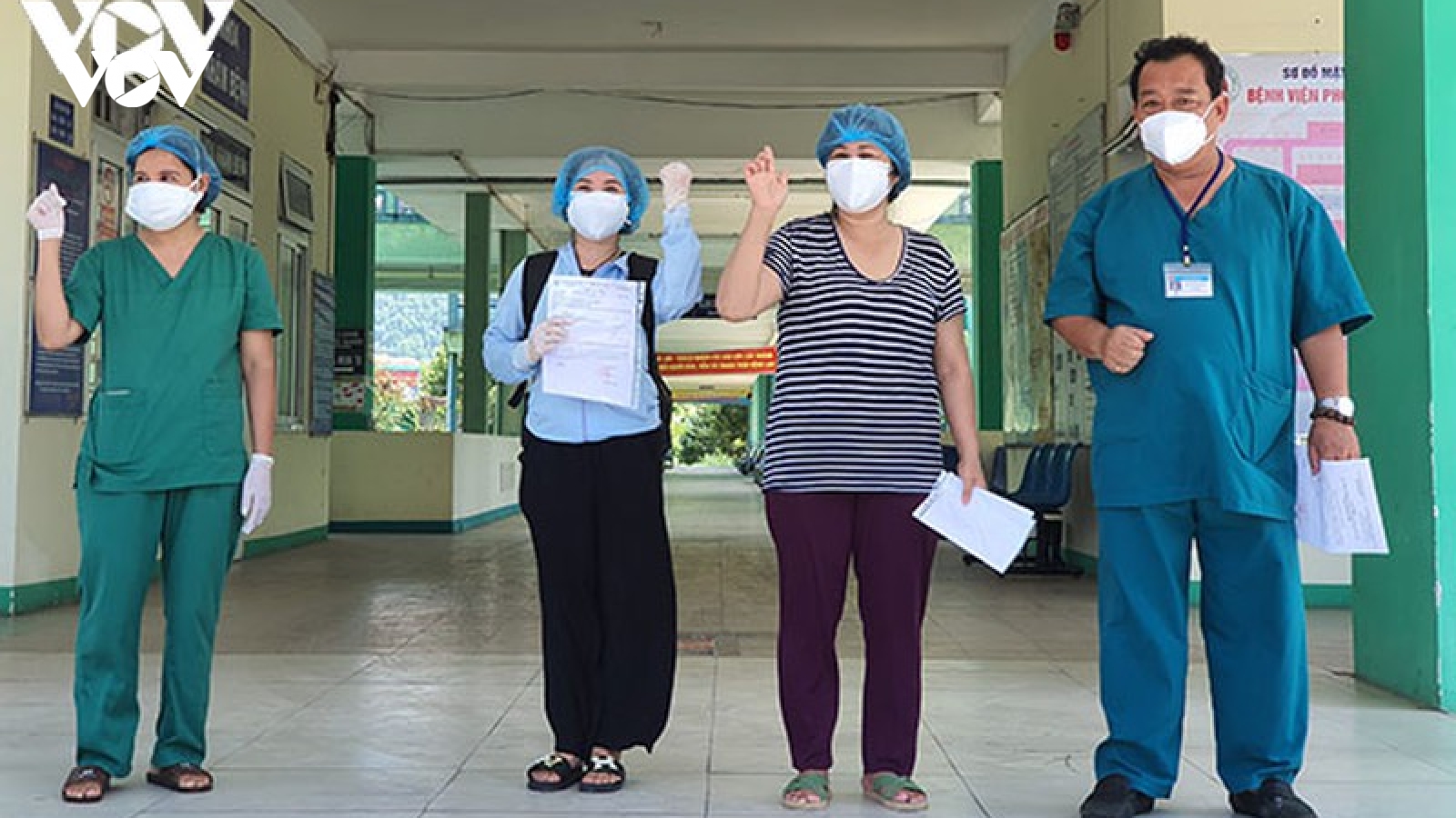 2 bệnh nhân khỏi Covid-19 ở Đà Nẵng xuất viện
