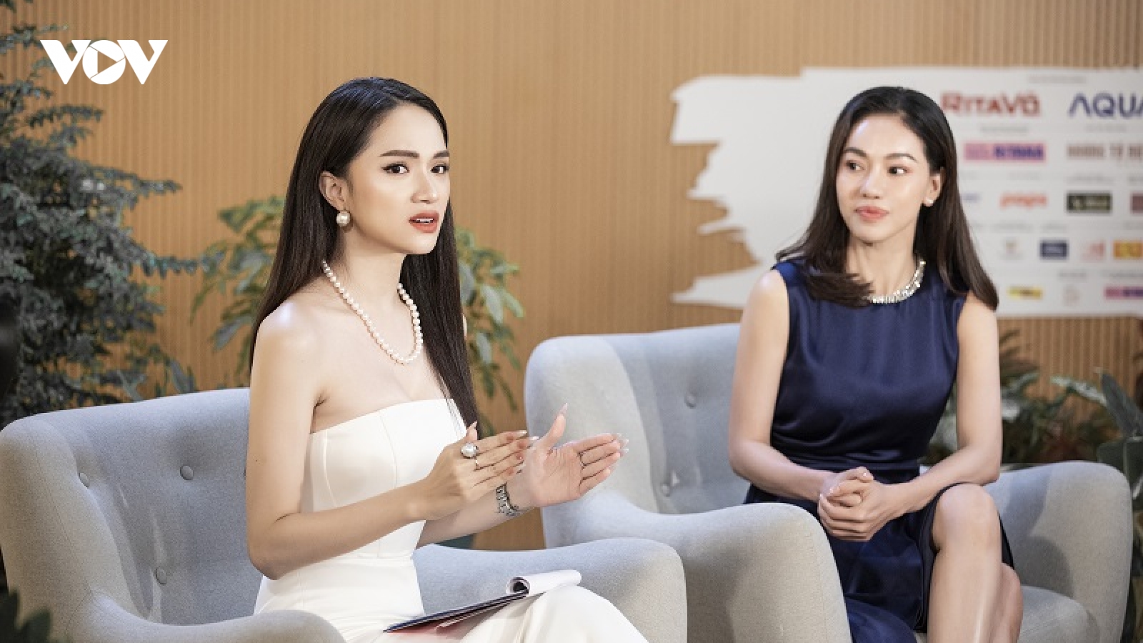 Hương Giang và dàn mỹ nhân “chặt chém” nhau trong talkshow HHVN 2020