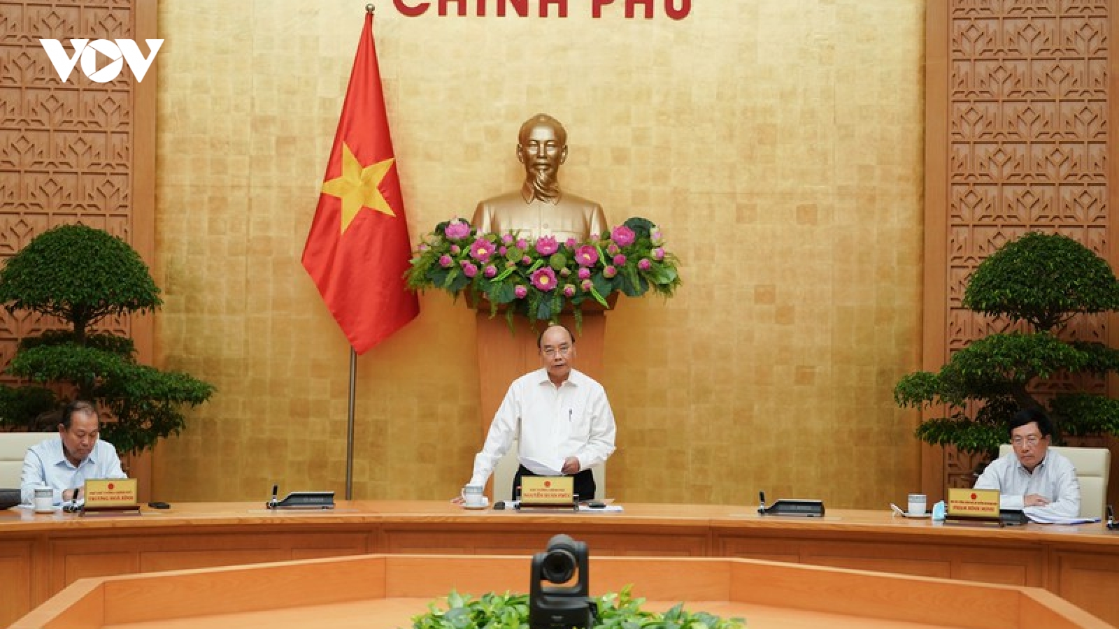 Thủ tướng: Không thể vô cảm trước khó khăn của người dân, doanh nghiệp