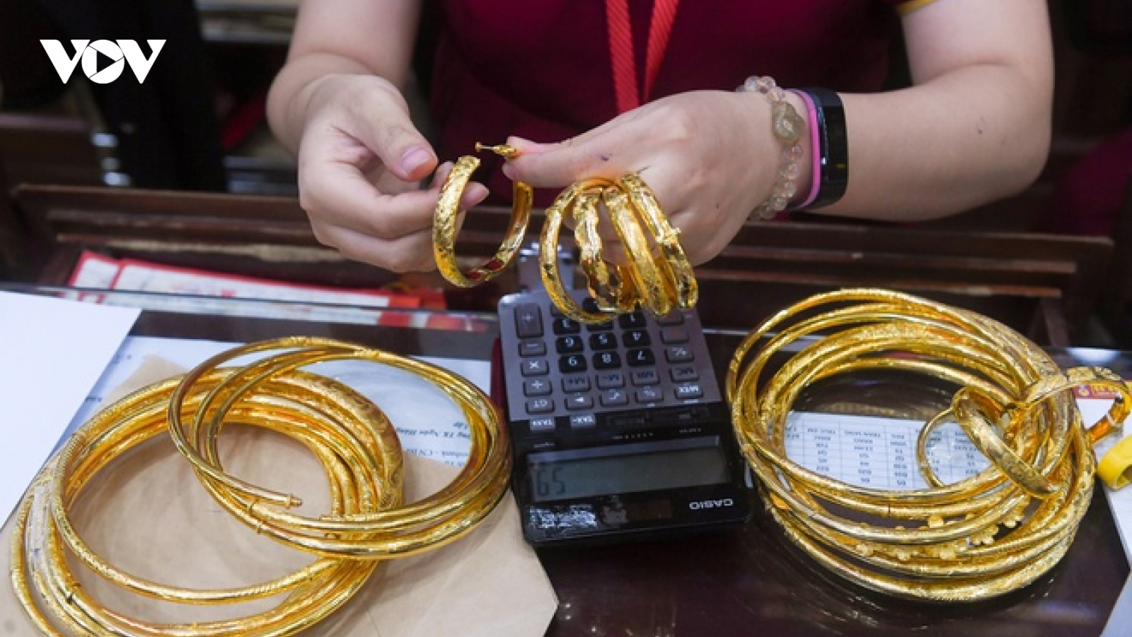 Giá vàng giảm thêm hơn 2 triệu đồng/lượng