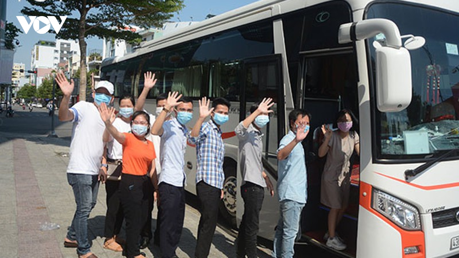 Đà Nẵng chia tay các y, bác sĩ tình nguyện giúp thành phố chống dịch