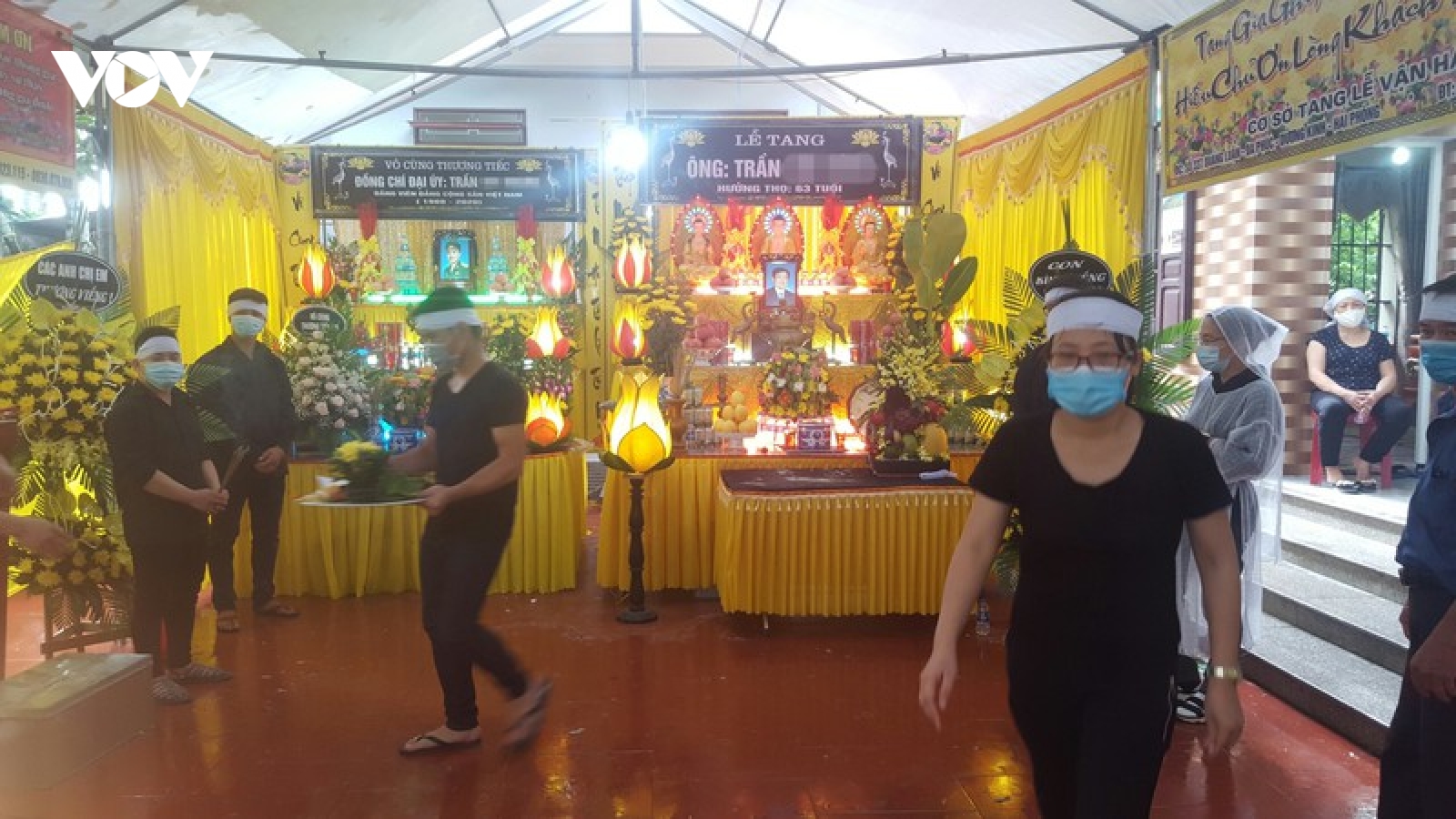 Căng rạp đám cưới, 2 bố con chú rể bị điện giật tử vong