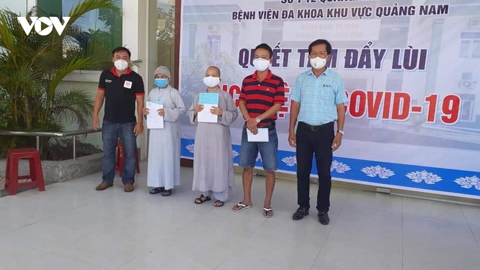 Bệnh nhân dương tính với SARS-CoV-2 trở lại sau 4 ngày xuất viện