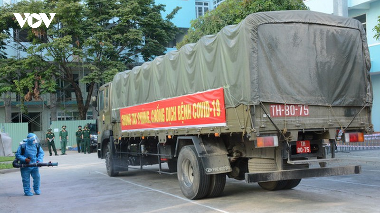 Bộ Y tế chuyển 50 tấn dụng cụ y tế chống dịch Covid-19 về Đà Nẵng