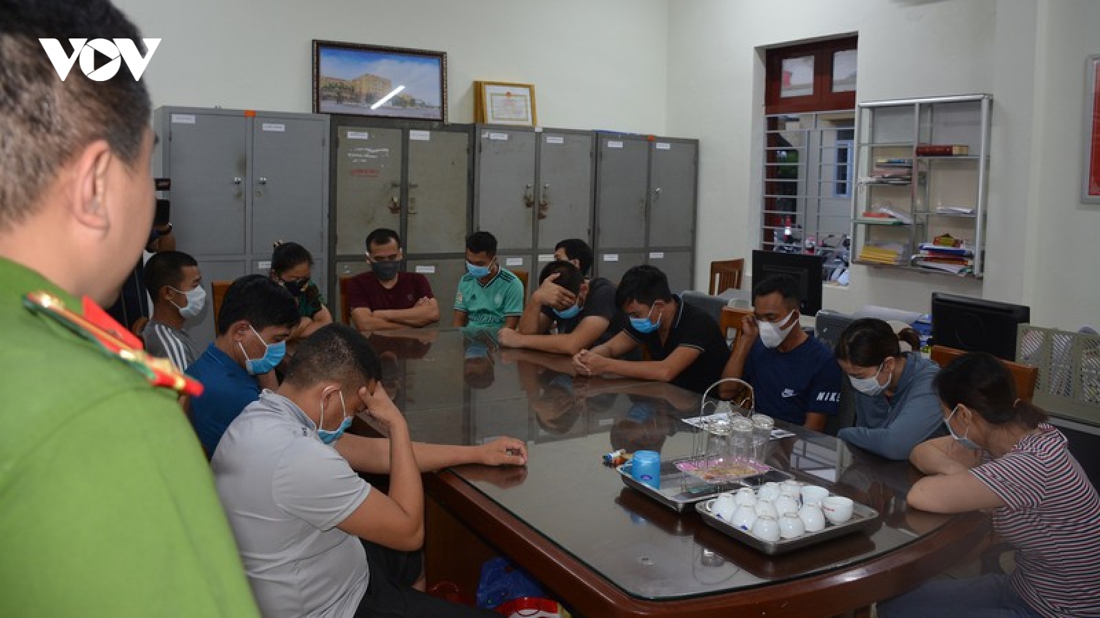 Bắt 14 đối tượng đánh bạc trên biển Quảng Ninh