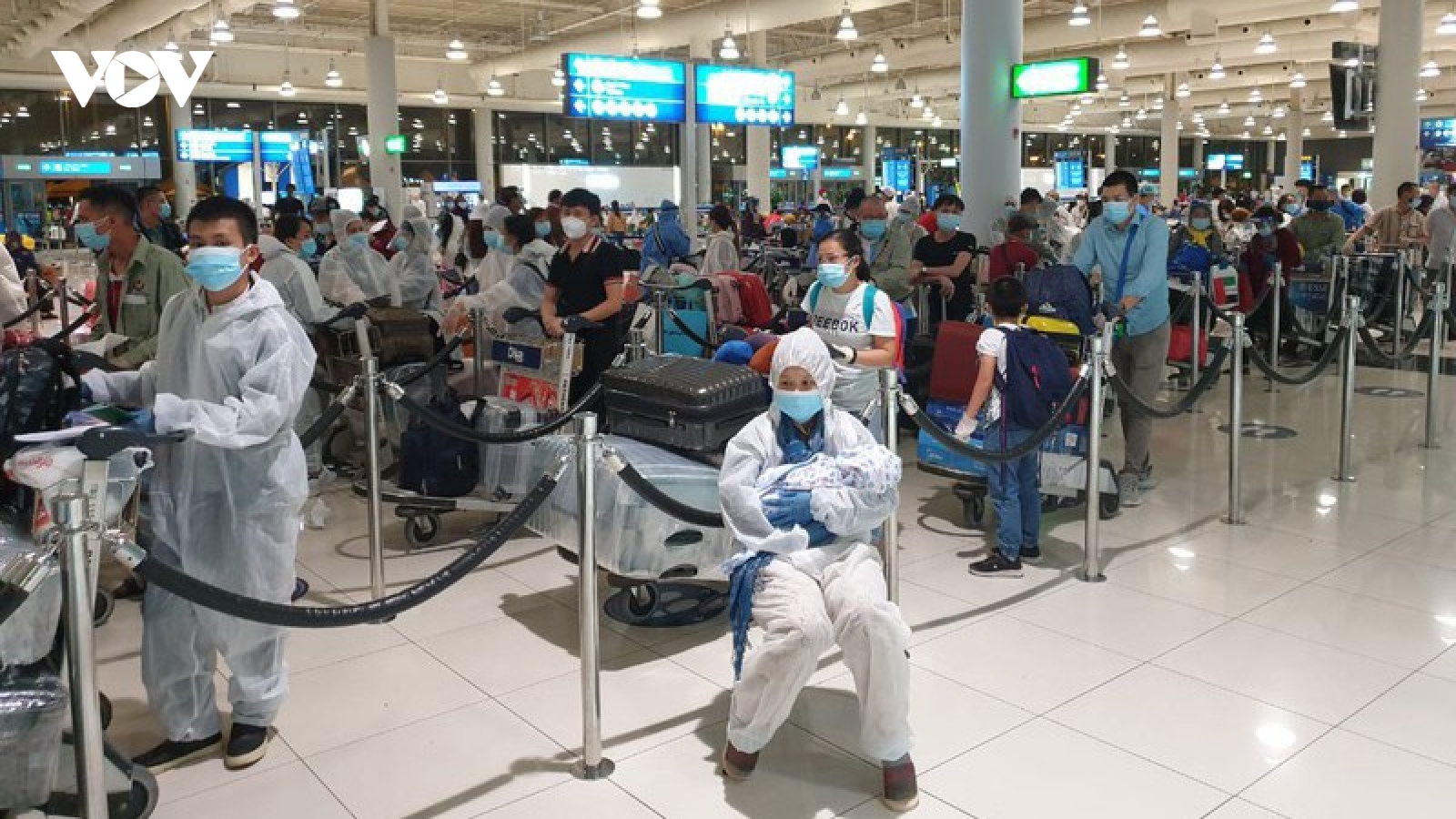 Đưa 340 công dân Việt Nam từ Canada về nước