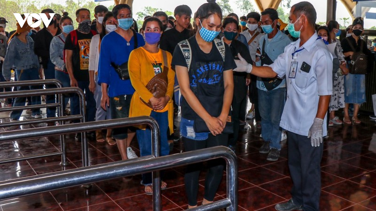 Lào tăng cường các biện pháp ngăn chặn làn sóng Covid-19 mới