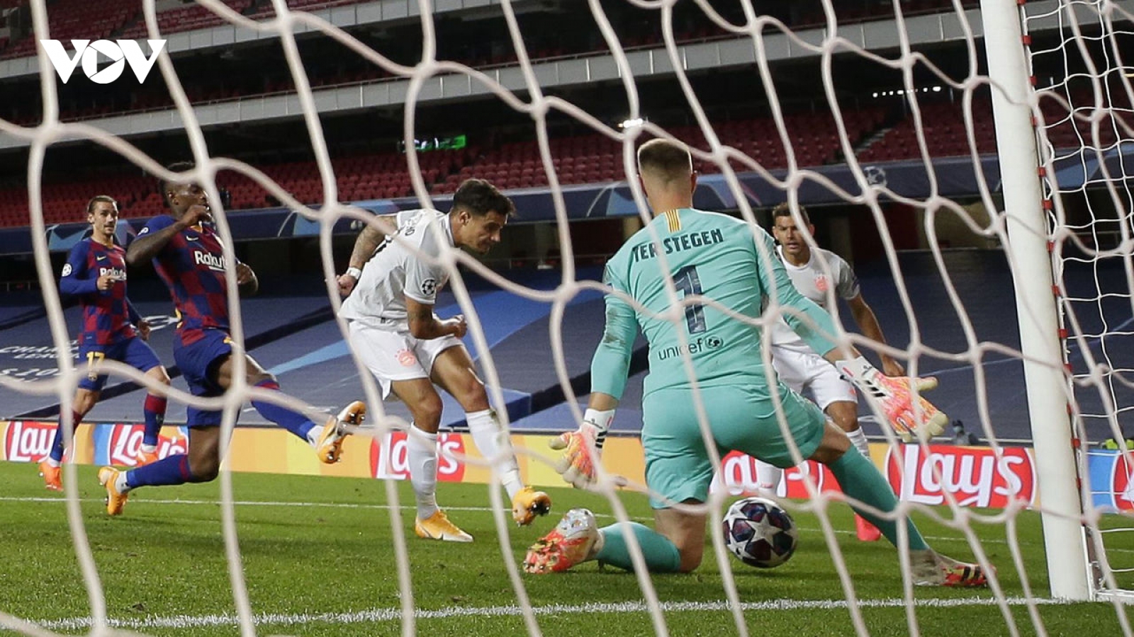 Coutinho hạnh phúc khi lập cú đúp vào lưới Barca
