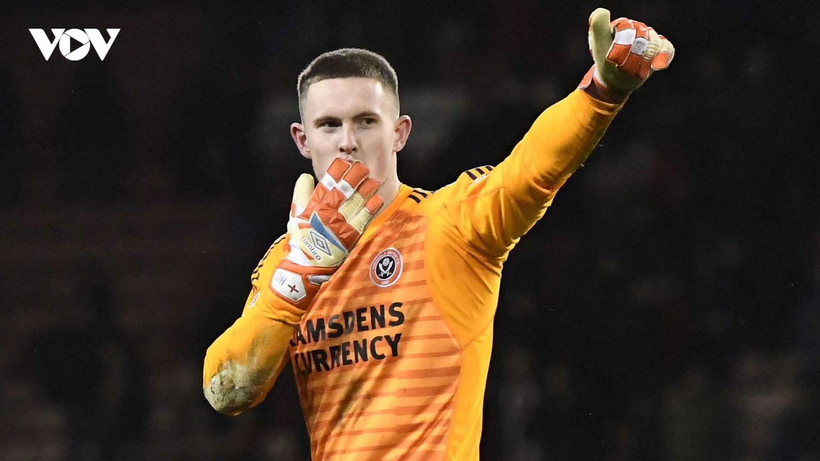 Dean Henderson gây áp lực lên HLV Solskjaer