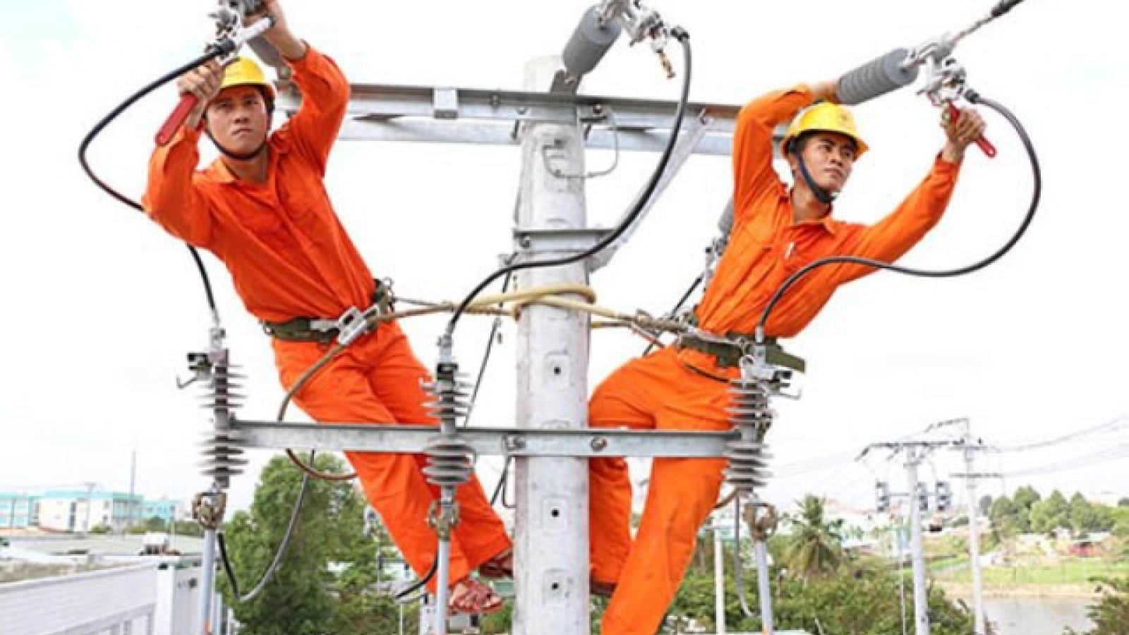 Hoá đơn tiền điện tăng cao bất thường thời gian qua là do... nắng nóng