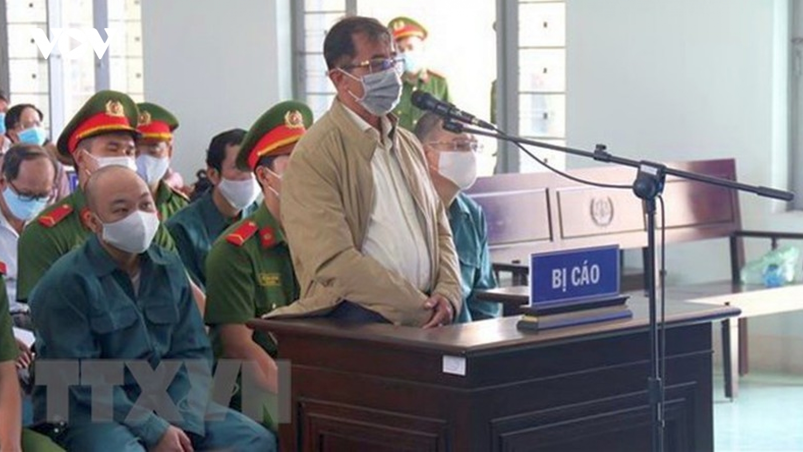 Xét xử nguyên Chủ tịch, Phó Chủ tịch UBND thành phố Phan Thiết