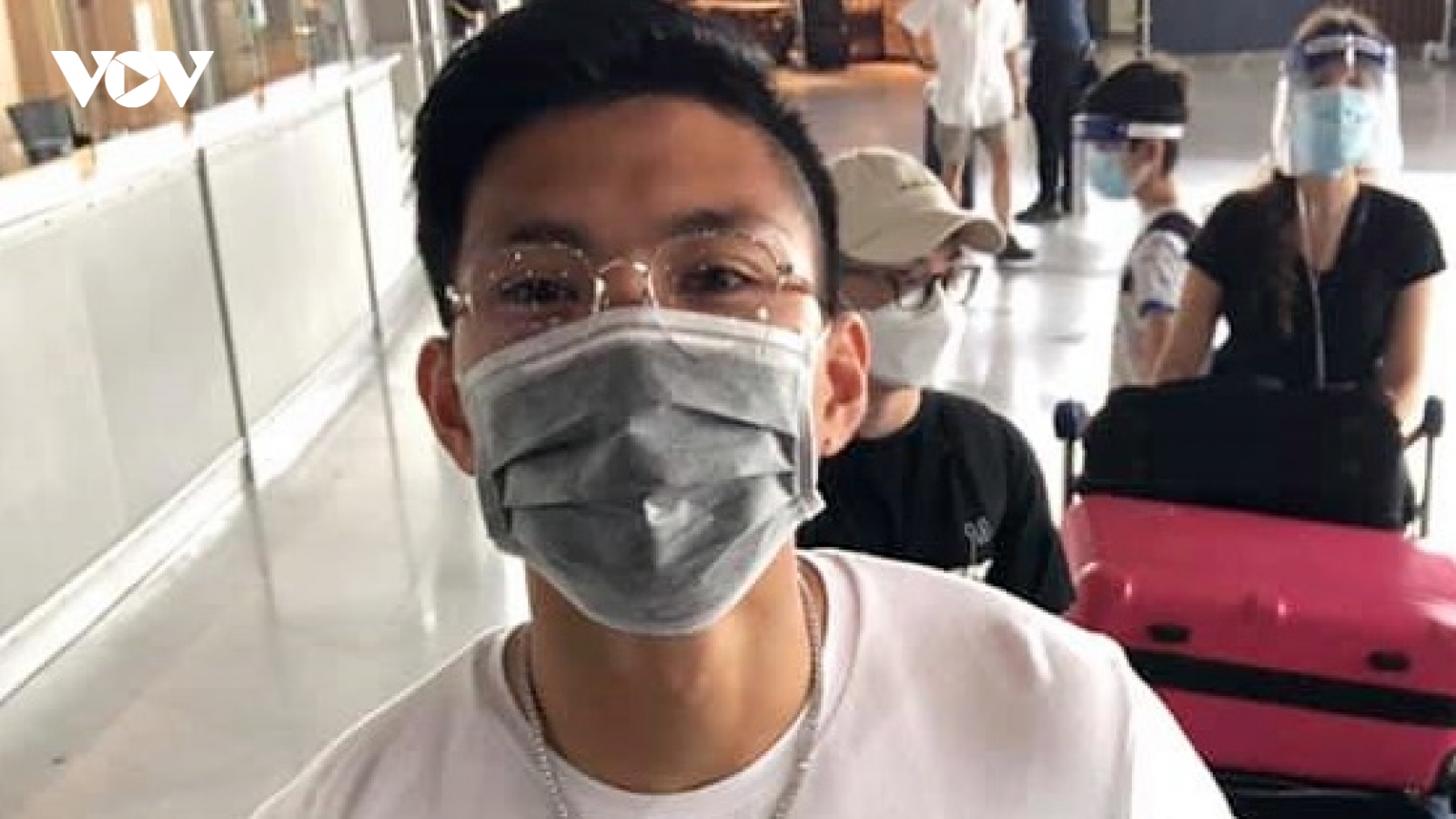 Đoàn Văn Hậu về nước, thực hiện cách ly 14 ngày