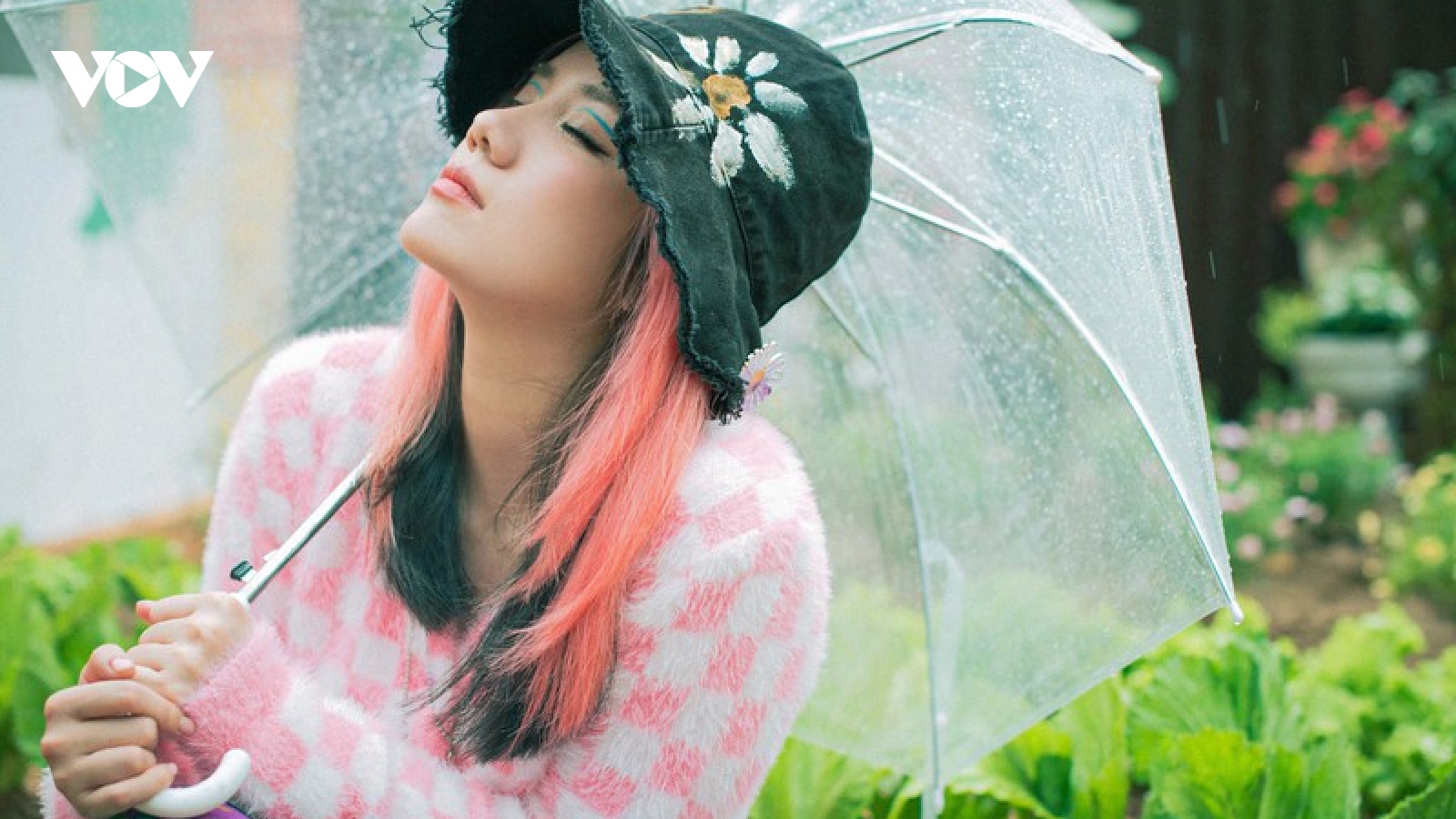 “Missing You” của Phương Ly “gây bão” với loạt thành tích “không phải dạng vừa“