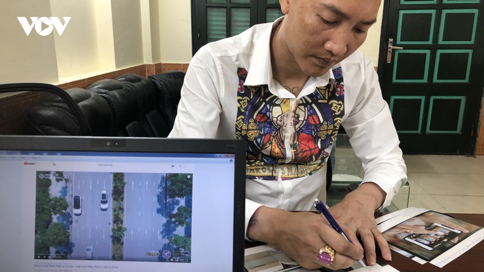Huấn “Hoa hồng” tiếp tục bị phạt vì bôi nhọ cán bộ, công chức TP HCM