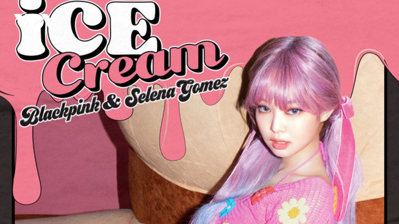 Jennie (BLACKPINK) nhuộm tóc hồng, xinh như búp bê trong poster “Ice Cream“