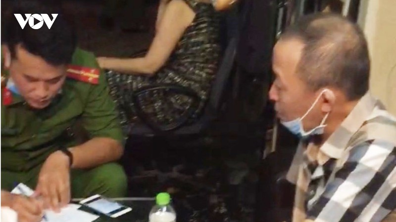Quán karaoke ở Hải Phòng hoạt động bất chấp lệnh cấm